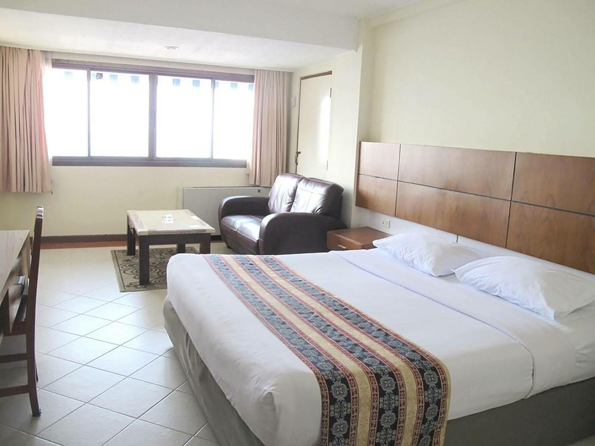 Diamond Beach Hotel Pattaya Dış mekan fotoğraf