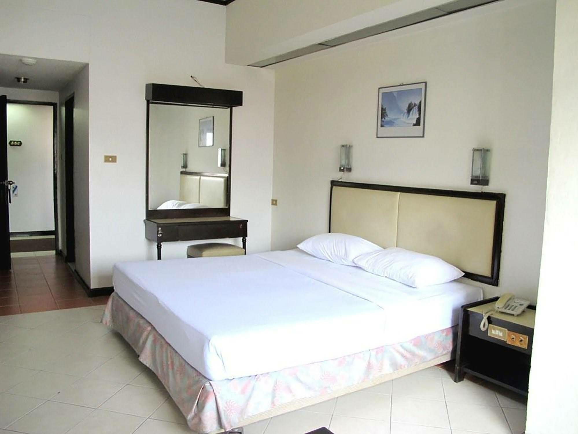Diamond Beach Hotel Pattaya Dış mekan fotoğraf