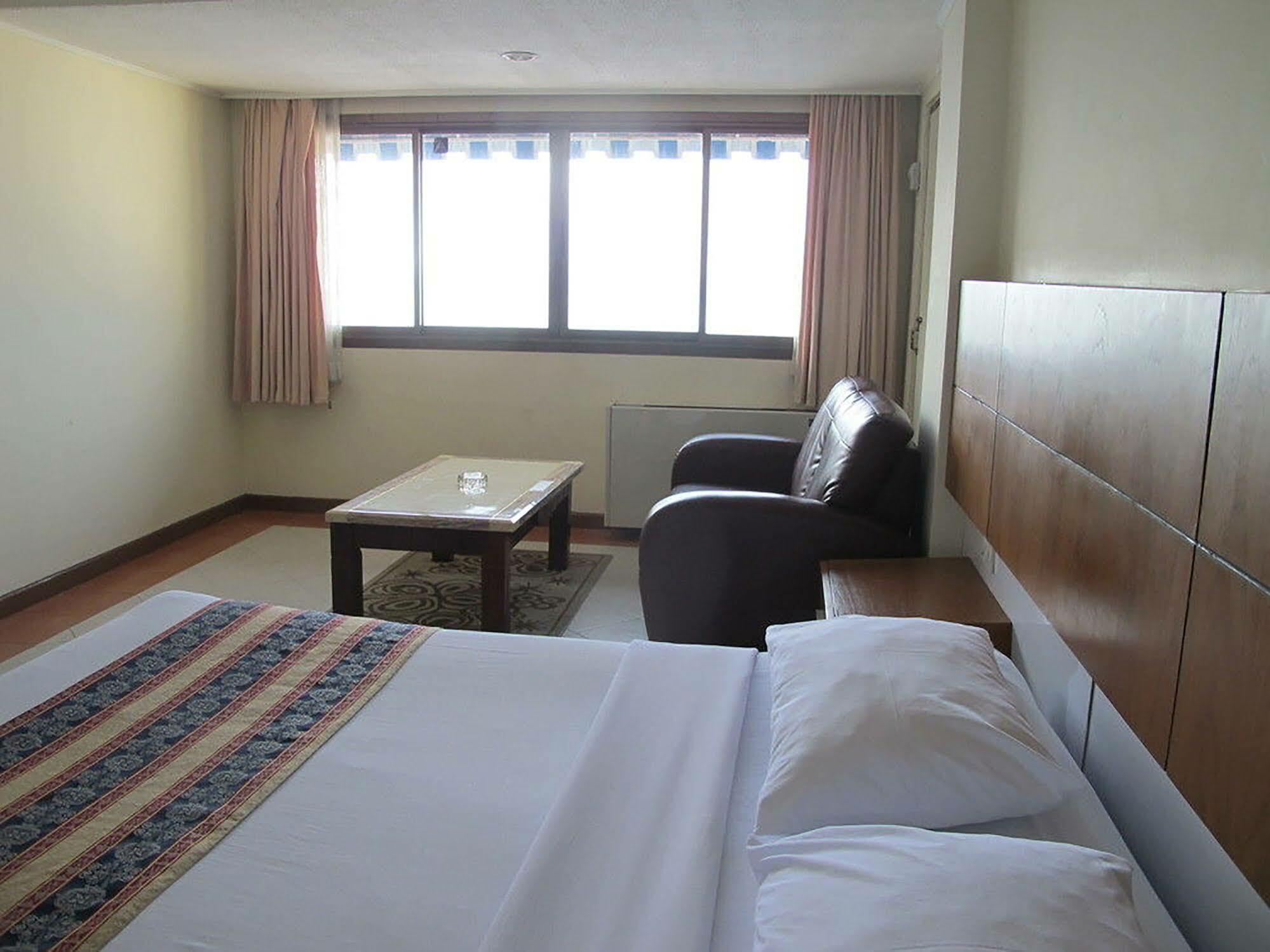 Diamond Beach Hotel Pattaya Dış mekan fotoğraf